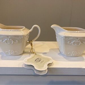 (2) Elegant Cream Ceramic Creamers